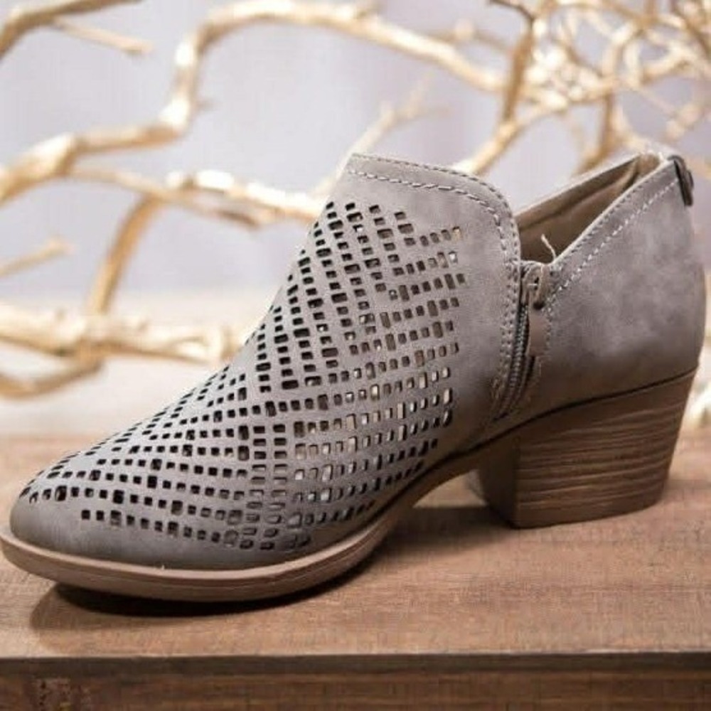Amanda‎ Blu Birch Laser-Cut Shootie Taupe Ankle Boots Womens 10 NEW - Picture 2 of 6